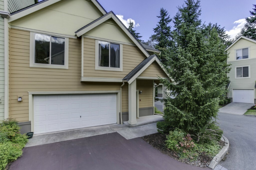 Property Photo:  360 NW Pebble Lane  WA 98027 