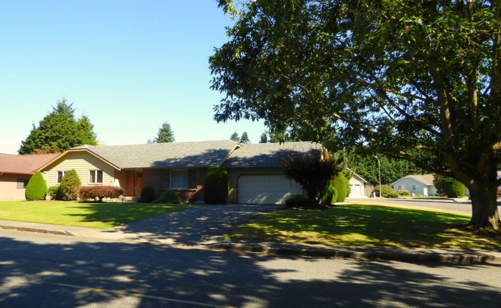 Property Photo: 1708 Village Dr WA 98264