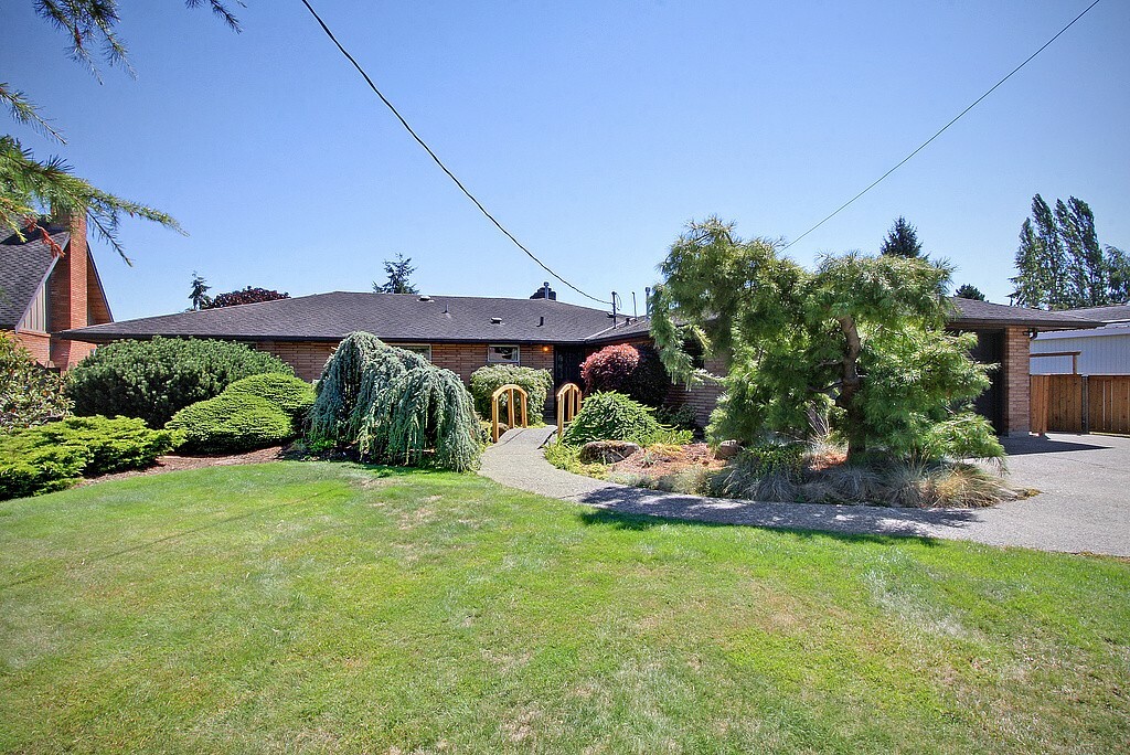 Property Photo:  511 Wetmore Ave  WA 98201 