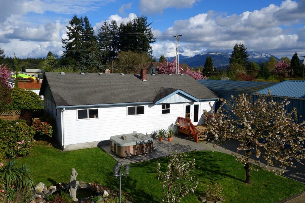 Property Photo: 8836 Garden Of Eden Rd WA 98284