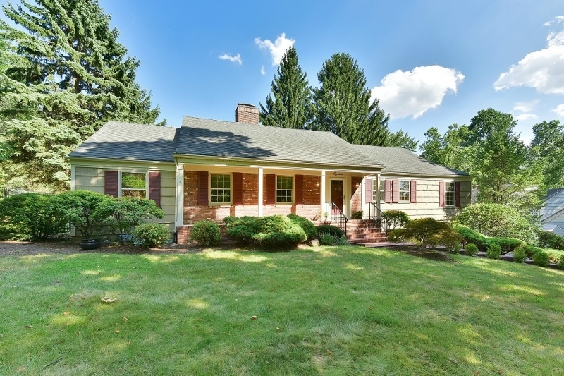 Property Photo:  18 Old Glen Rd  NJ 07960 