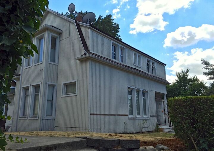 Property Photo:  818 17th Ave  WA 98122 