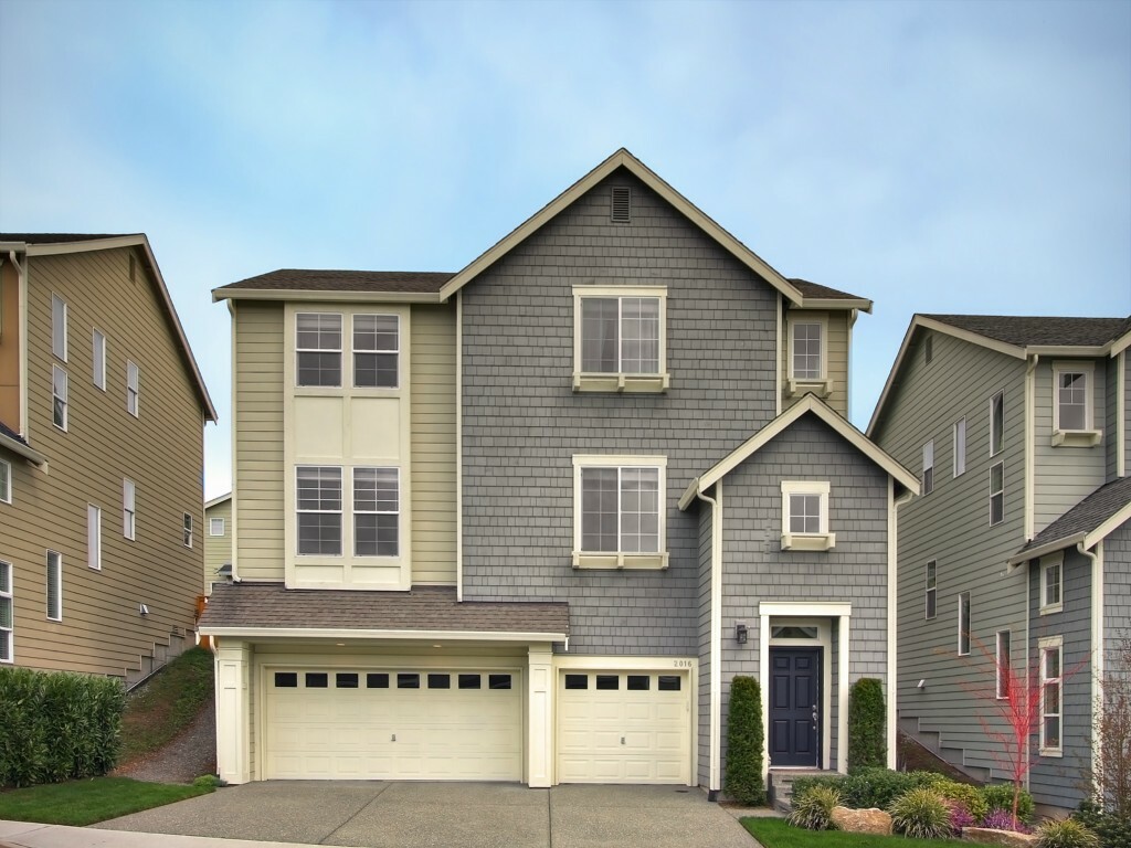 Property Photo:  2016 Lincoln Place NE  WA 98056 