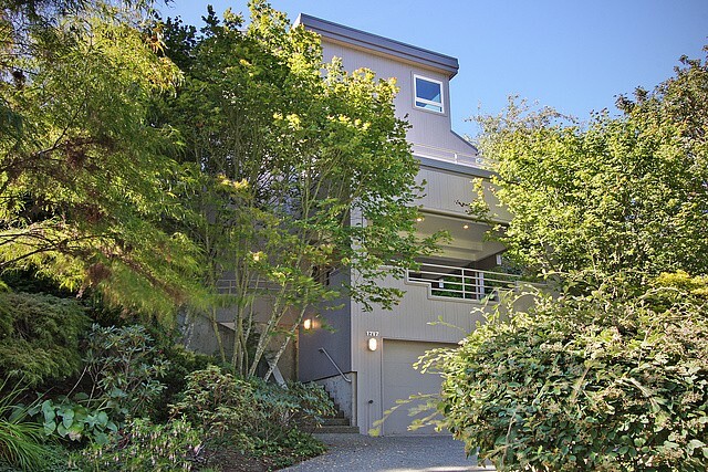 Property Photo:  1717 Ferry Ave SW  WA 98116 