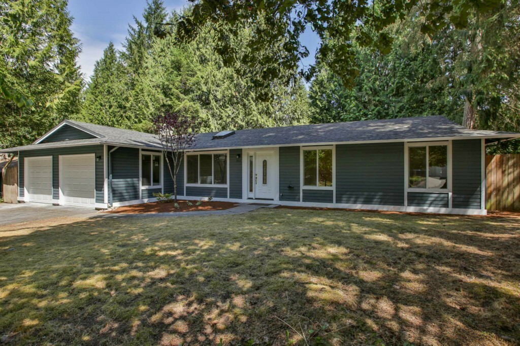 Property Photo:  204 222nd Ave NE  WA 98074 