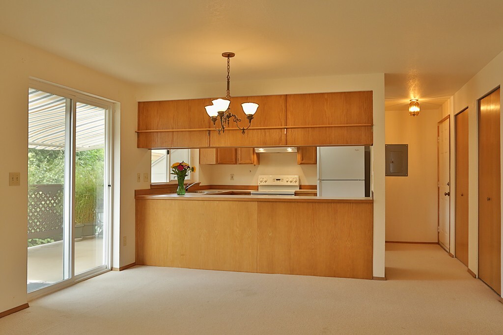 Property Photo:  522 Creekside Terr 201  WA 98260 
