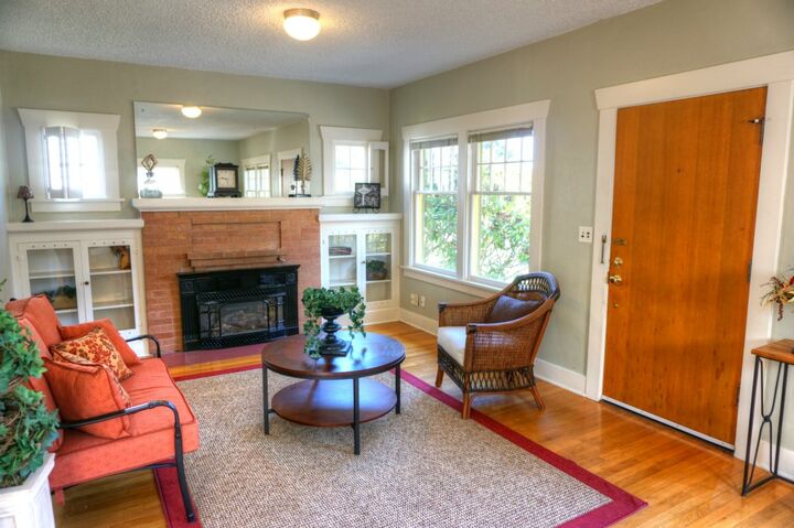 Property Photo: 1106 Hoyt Avenue WA 98201