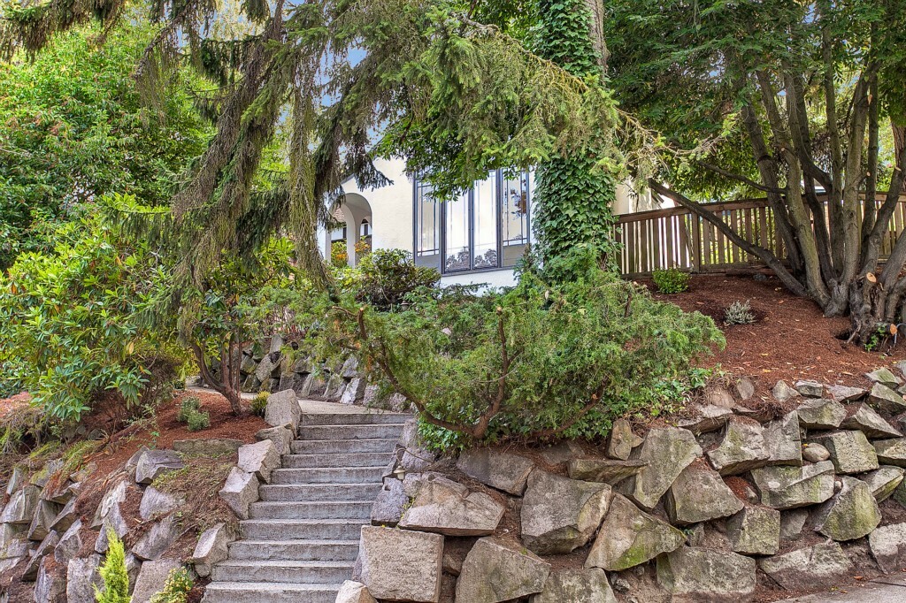 Property Photo:  1835 NE Ravenna Blvd  WA 98105 