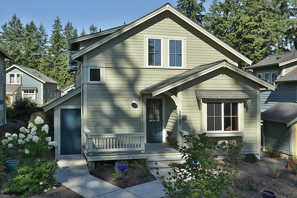 Property Photo:  1027 High View St  WA 98260 