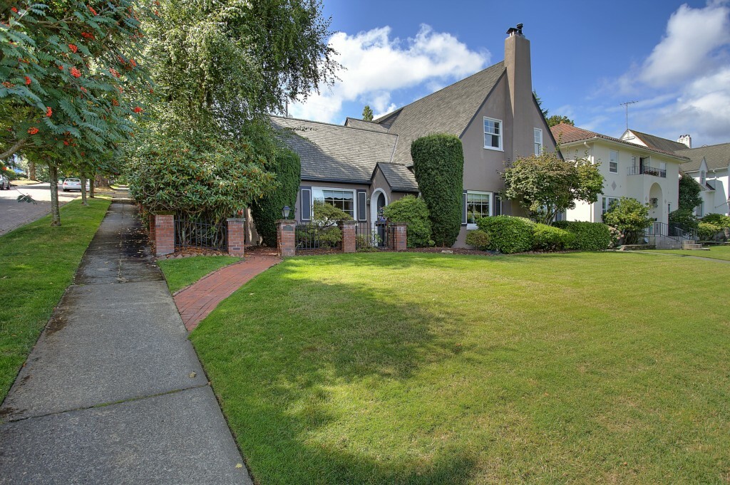 Property Photo:  902 N G St  WA 98403 