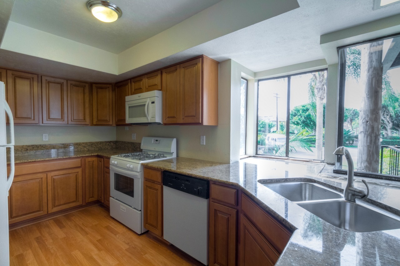 Property Photo: 4008 Layang Layang Cir #B CA 92008