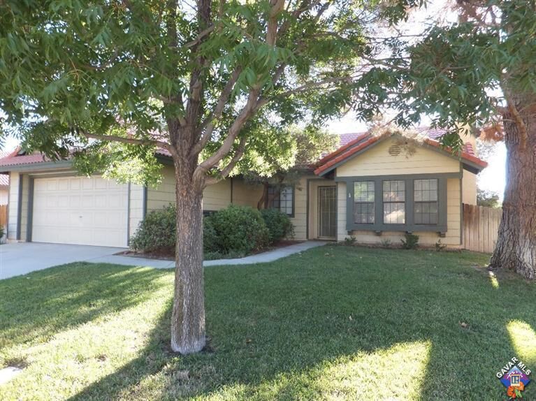 Property Photo:  43104 E 11th Street  CA 93535 