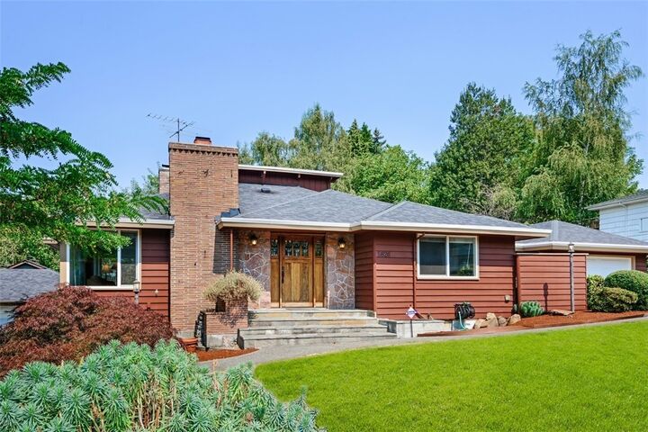 Property Photo: 5826 S 144th St WA 98168