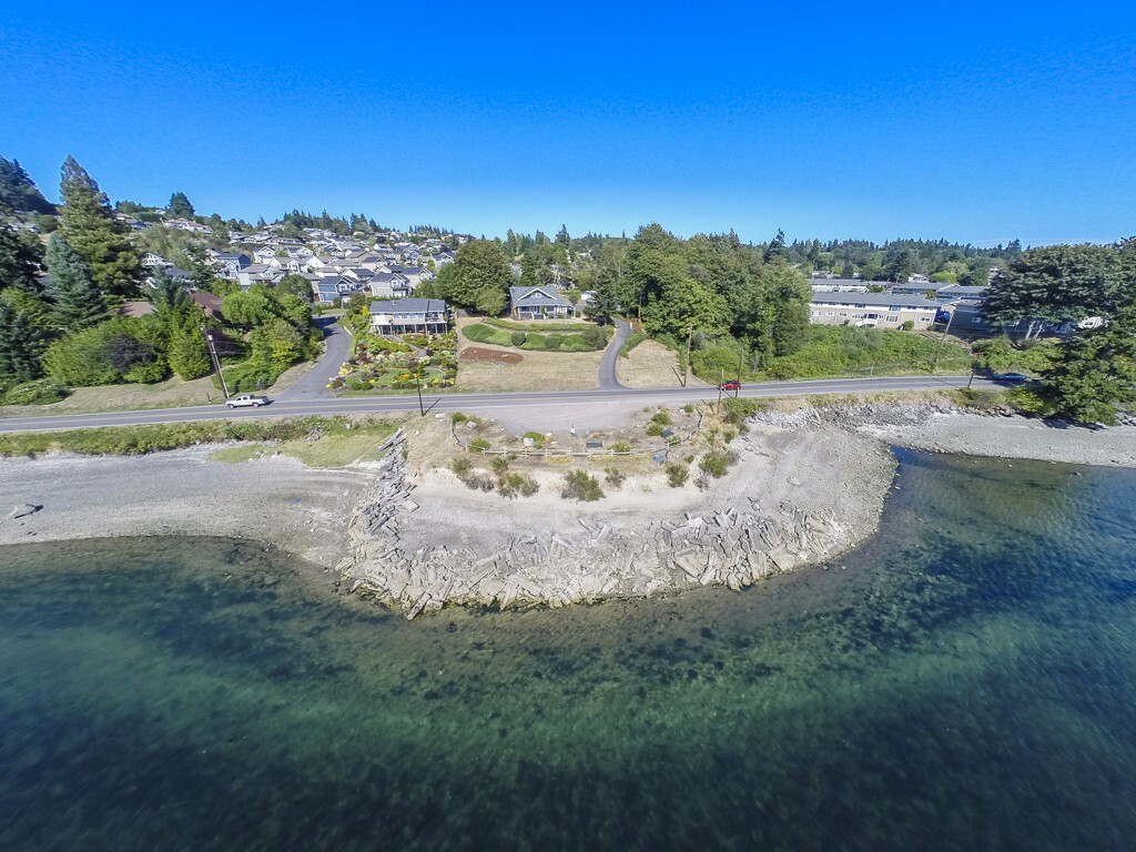 Property Photo:  2670 Tracyton Beach Rd NW  WA 98310 