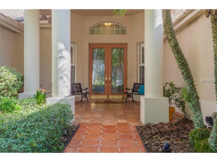 Property Photo:  9208 Meadow Lane Court  FL 33647 
