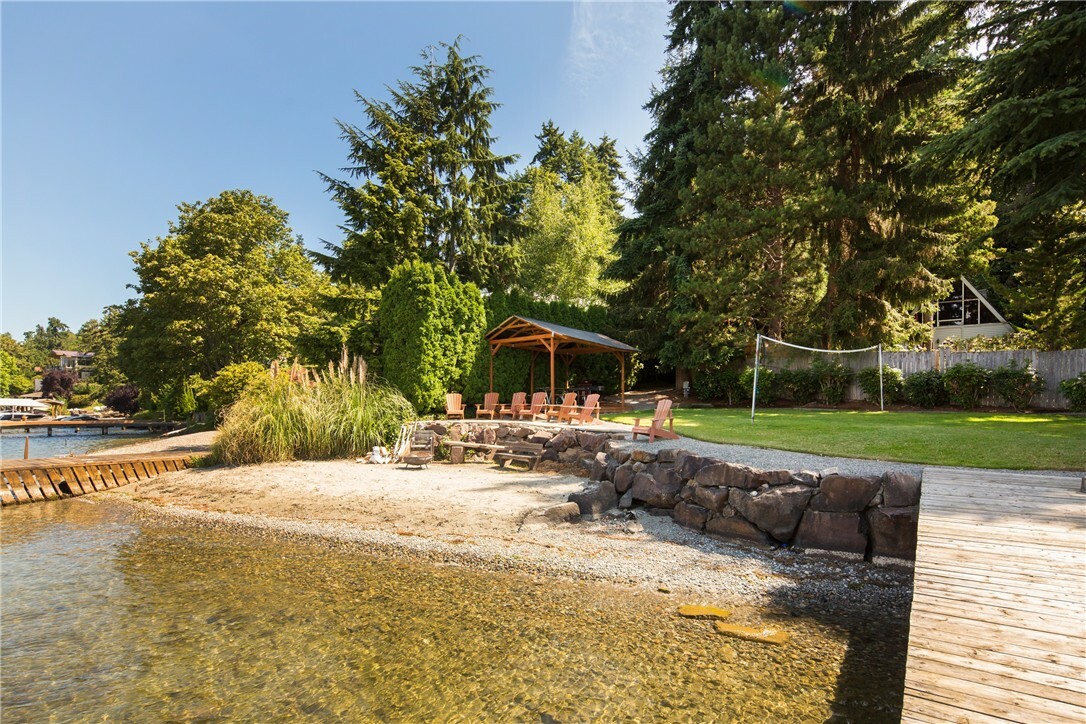 Property Photo:  8383 SE 50th Place  WA 98040 