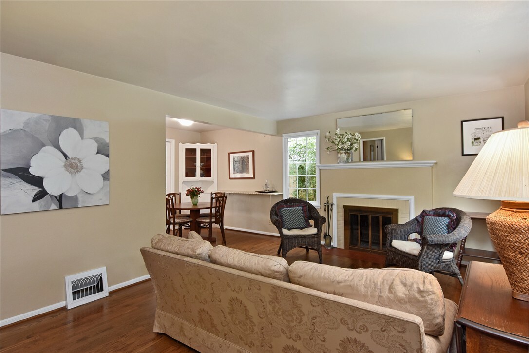 Property Photo: 5614 NE 59th St WA 98105