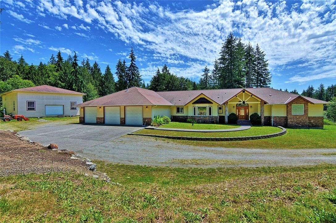 Property Photo:  18511 130th Place SE  WA 98290 