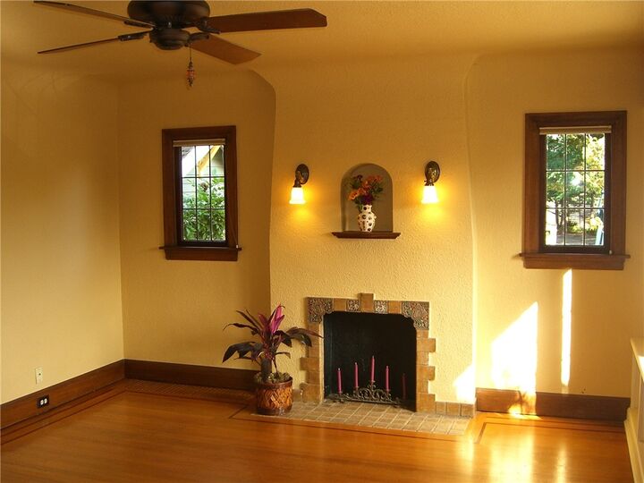 Property Photo:  612 NW 67th St  WA 98117 