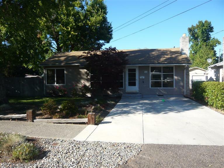 Property Photo: 944 Winchester Avenue OR 97501