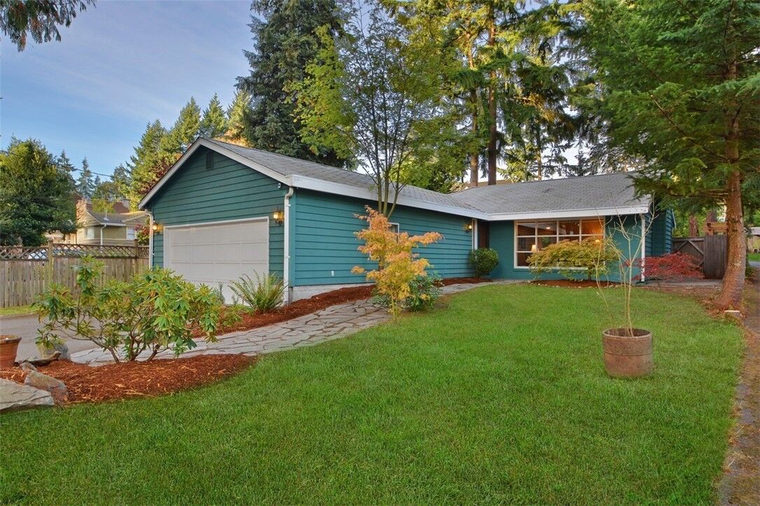 Property Photo: 15229 Dayton Ave N WA 98133