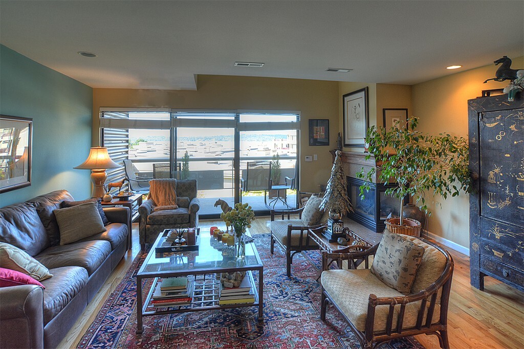 Property Photo: 300 7th Ave S 12 WA 98033