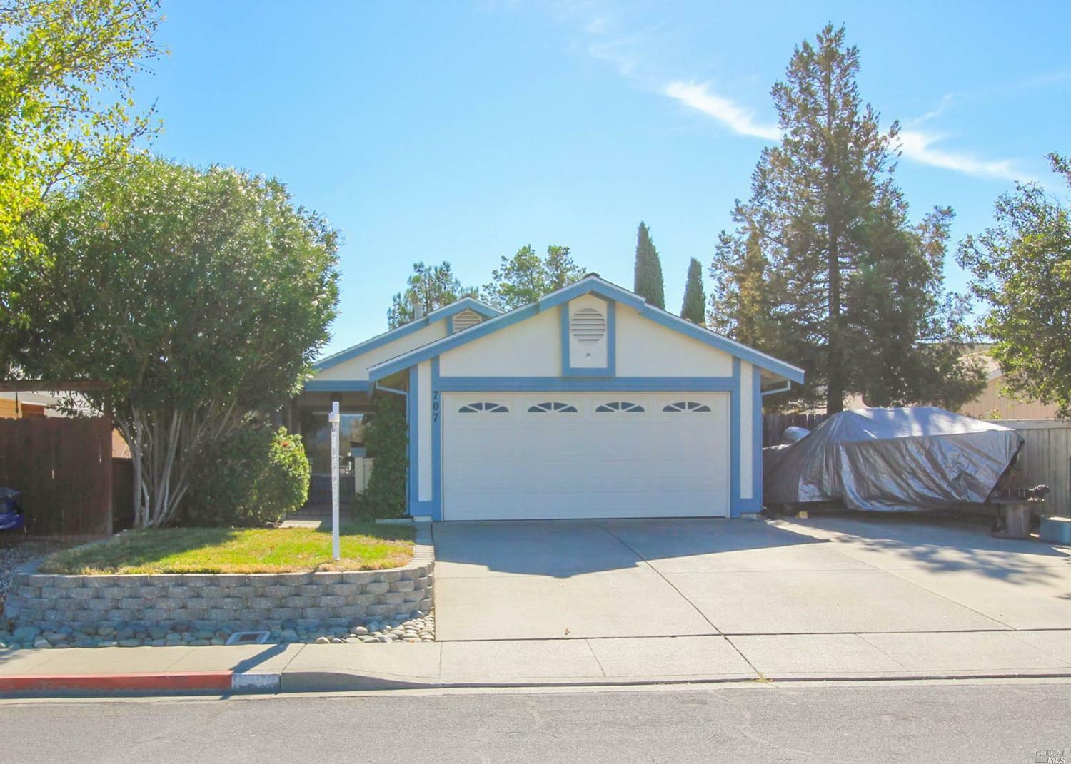 Property Photo:  707 Youngsdale Drive  CA 95687 