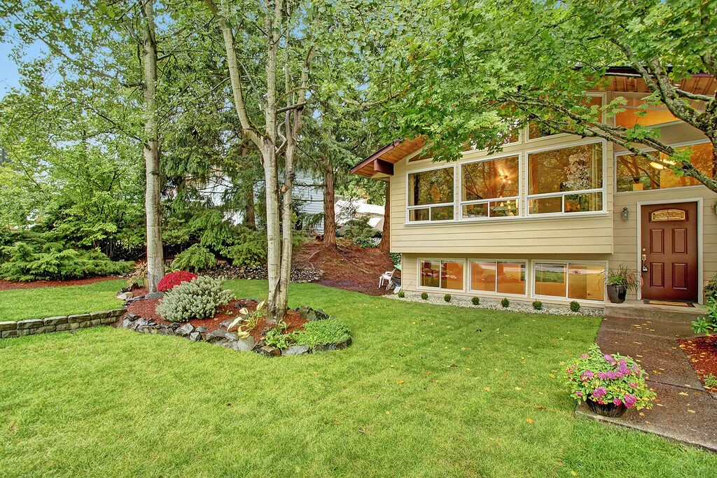 Property Photo:  14609 60th Place W  WA 98026 