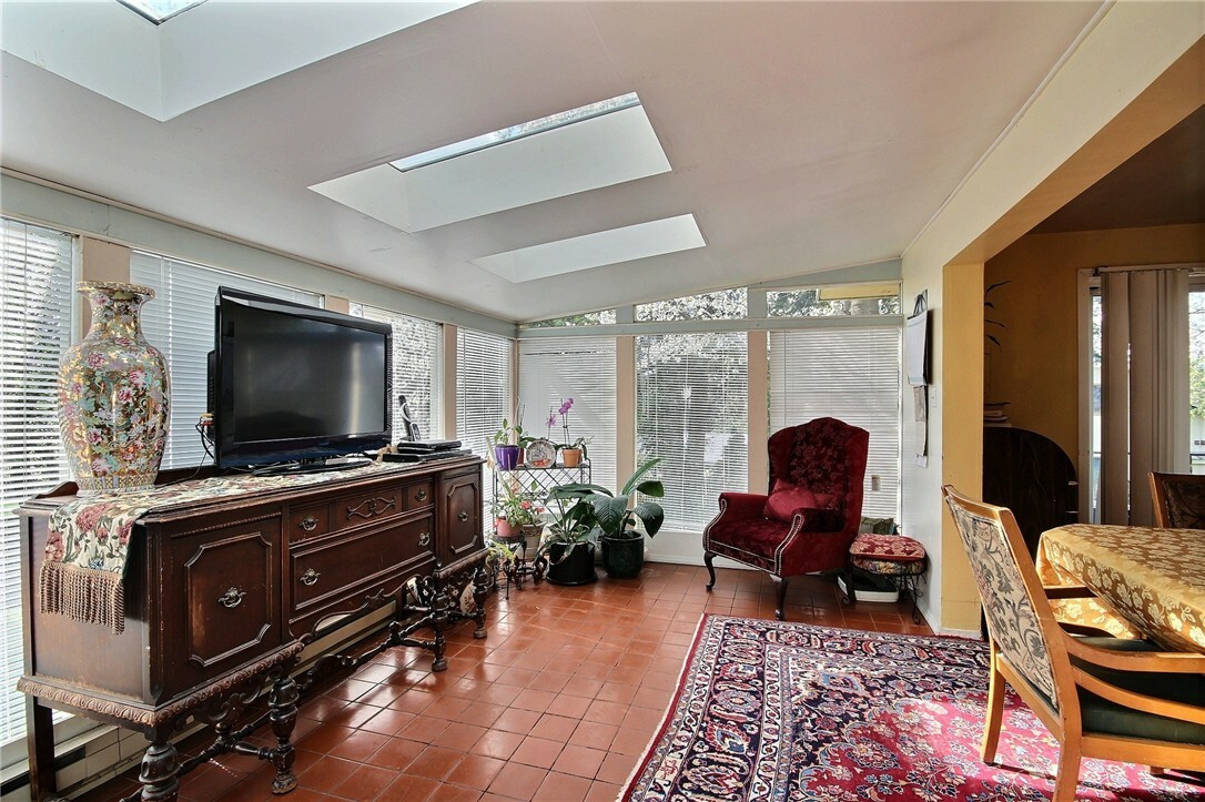 Property Photo:  