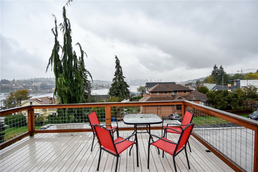 Property Photo:  2308 N 37th St  WA 98103 