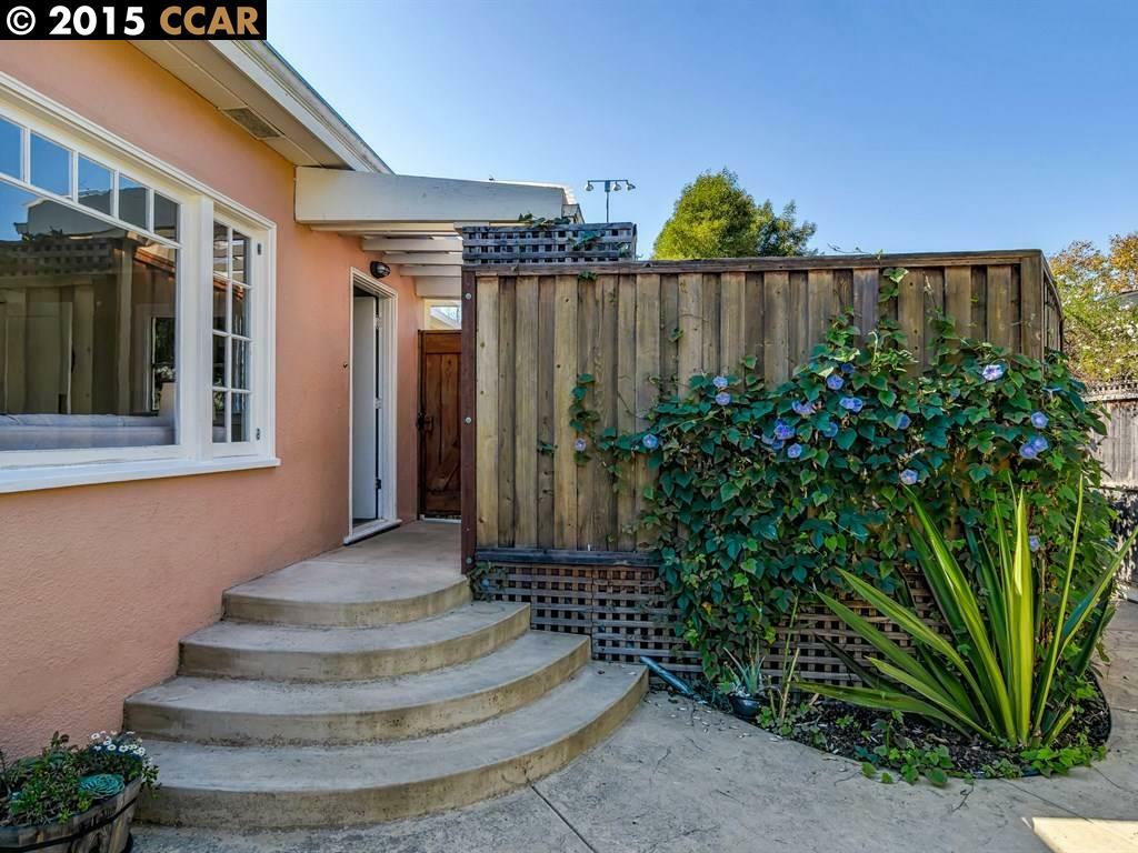 Property Photo:  2733 Park St  CA 94702 