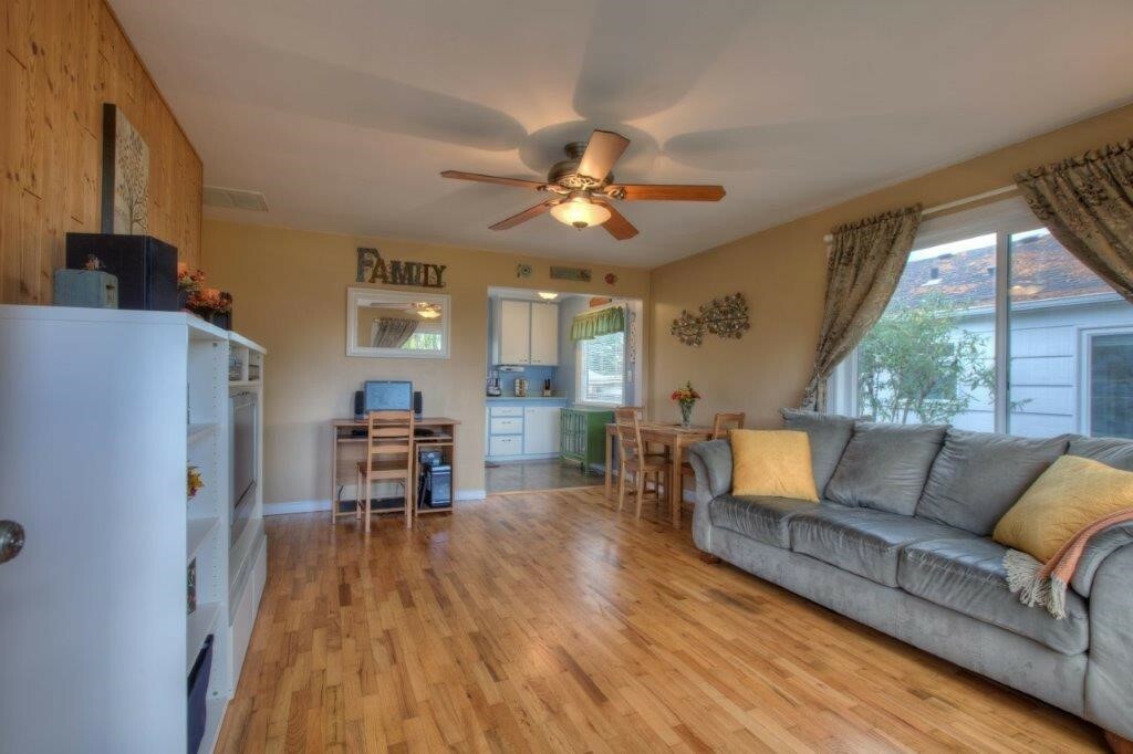 Property Photo: 825 E 57th St WA 98404