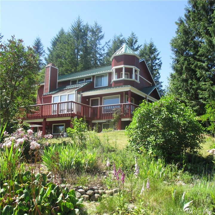 Property Photo: 4925 Foster Ave SE WA 98092