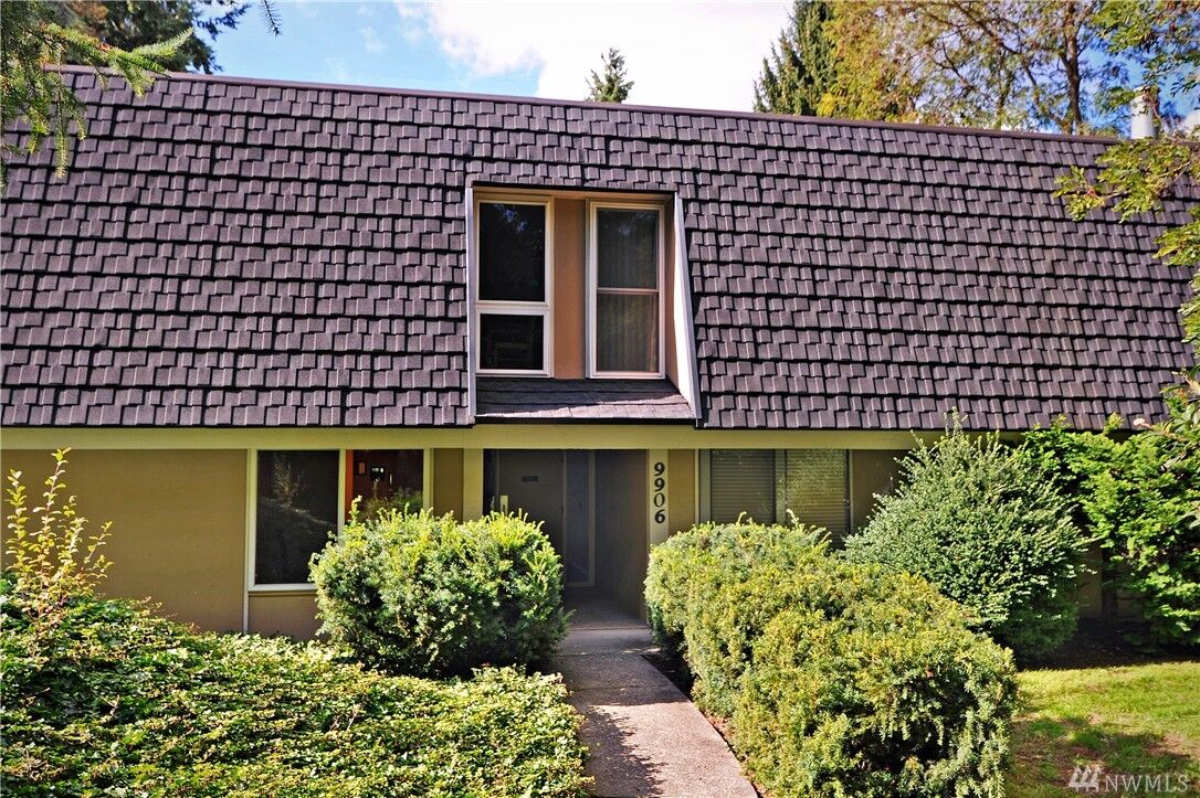 Property Photo: 9906 NE 124th St 1101 WA 98034