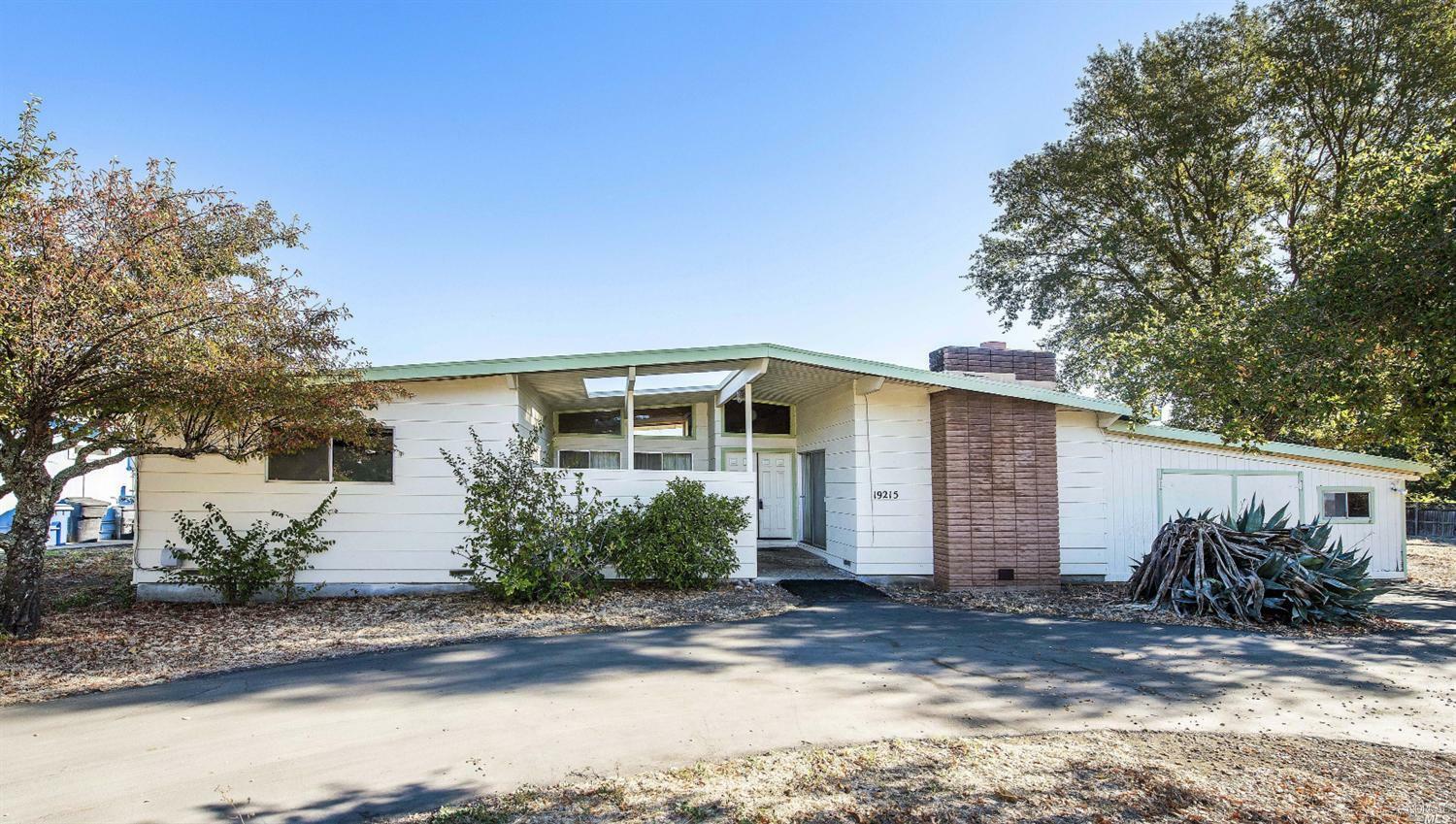 Property Photo:  19215 Twin Oaks Lane  CA 95476 