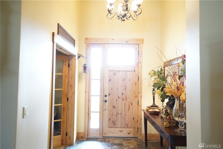 Property Photo:  825 K St SW  WA 98848 