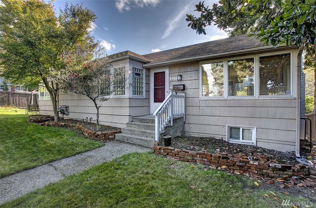 Property Photo:  2725 NE 75th St  WA 98115 