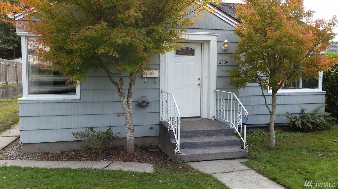 Property Photo:  2309 E 18th St  WA 98310 