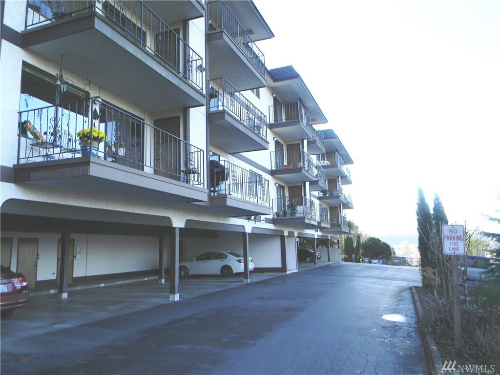 Property Photo: 317 Kennebeck Avenue S 302 WA 98030