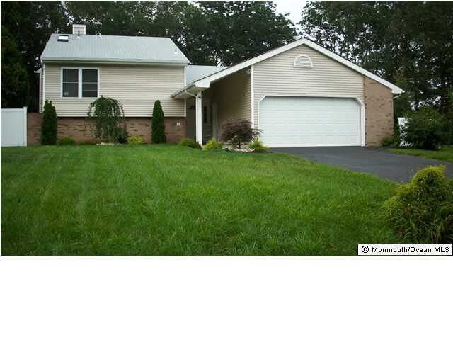 Property Photo:  4 London Drive  NJ 08527 