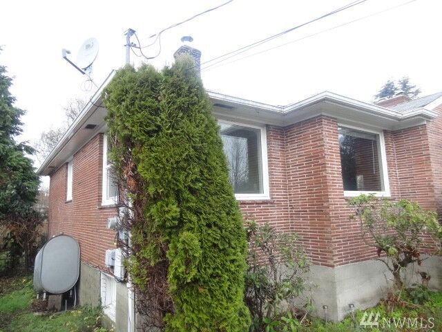 Property Photo:  906 N Cheyenne St  WA 98406 