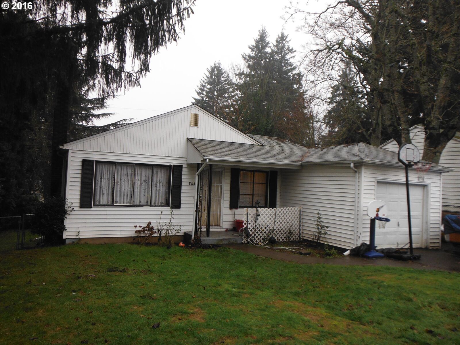 Property Photo:  805 SE 112th Ave  OR 97216 