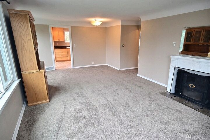 Property Photo: 1006 N 30th St WA 98056
