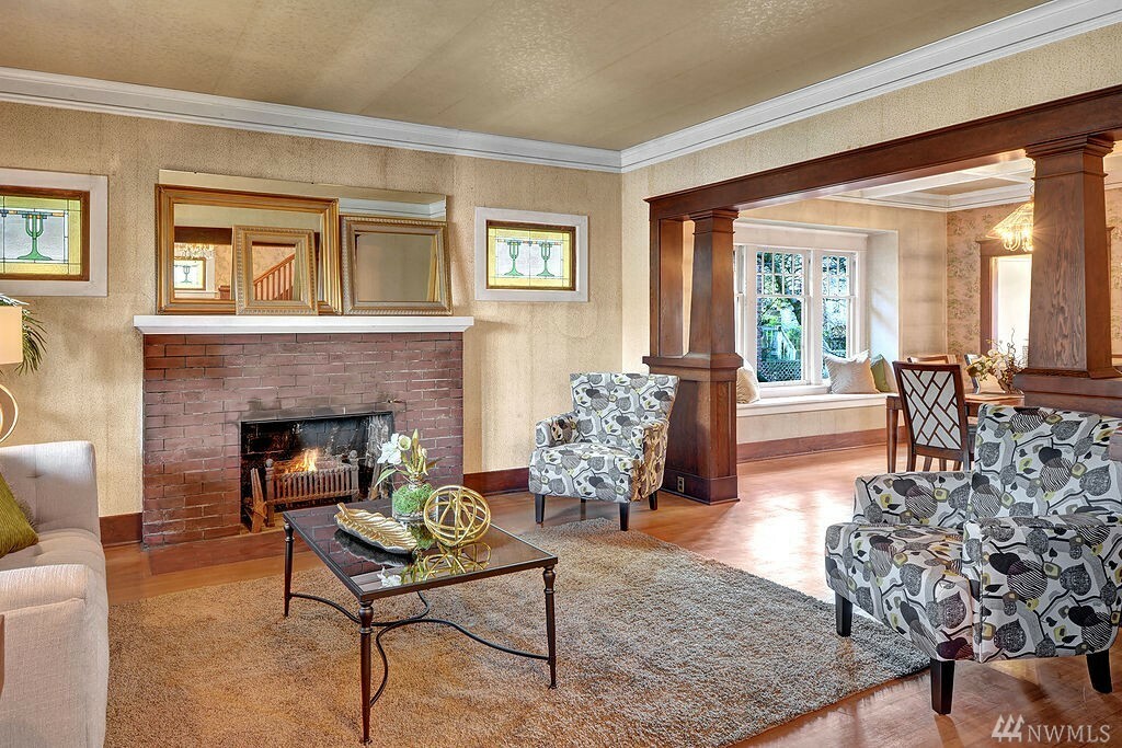 Property Photo: 2561 10th Ave W WA 98119