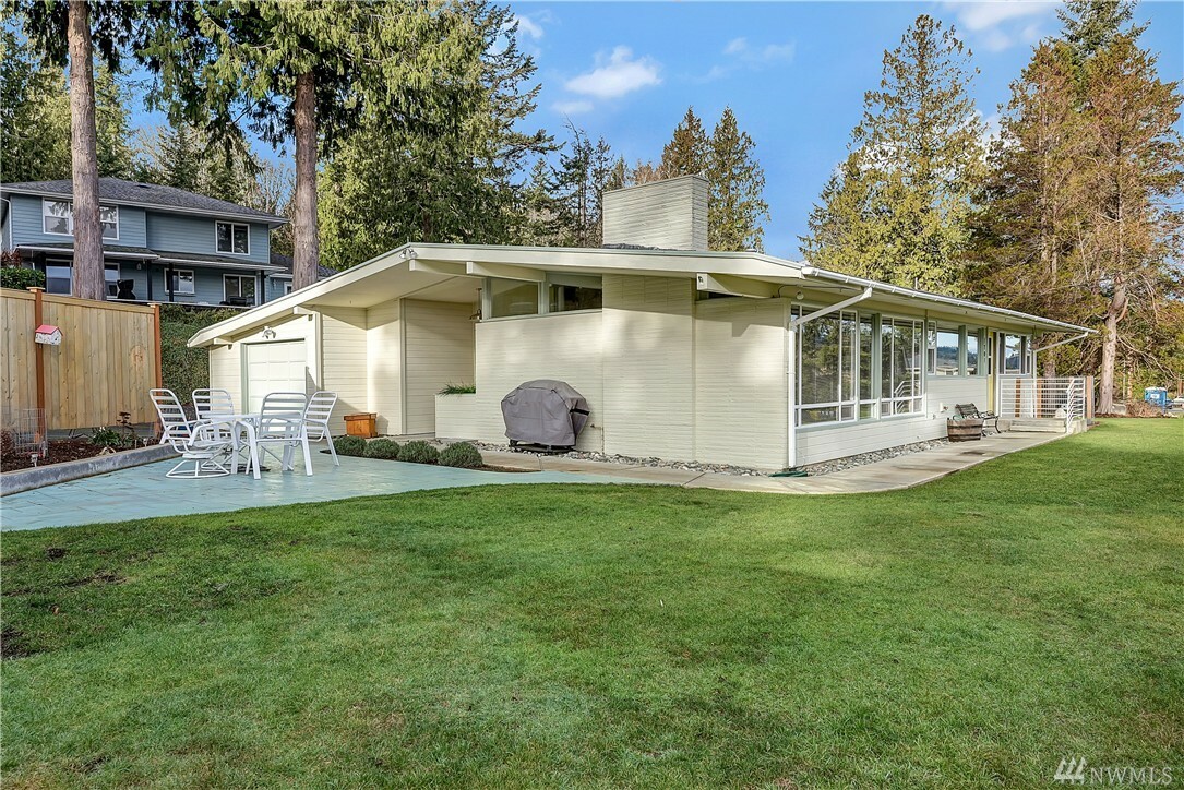 Property Photo:  1701 Euclid Ave  WA 98229 