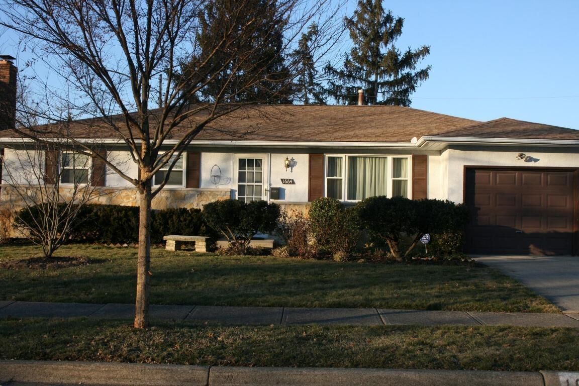 Property Photo:  1664 Pin Oak Drive  OH 43229 