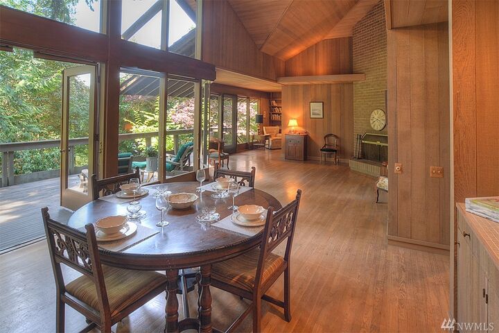 Property Photo: 10020 SE 27th St WA 98004