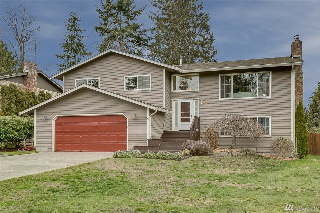 Property Photo:  4829 99th Place SW  WA 98275 