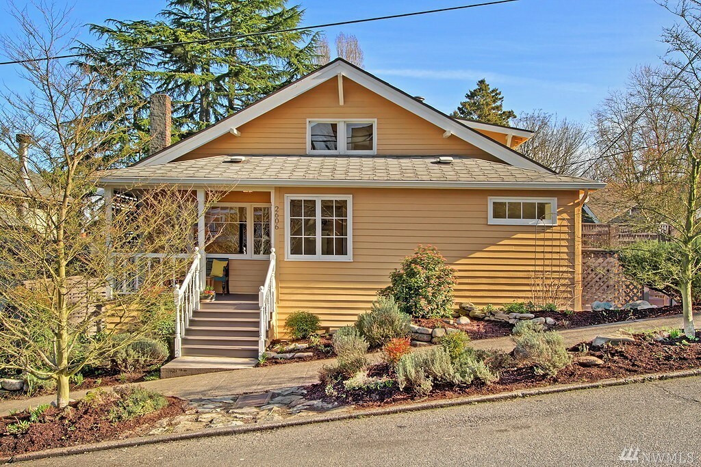 Property Photo:  2606 Warren Ave N  WA 98109 