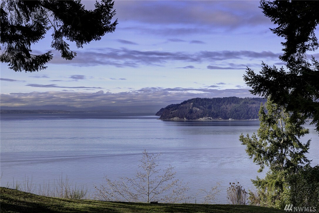 Property Photo:  11720 Marine View Drive  WA 98026 